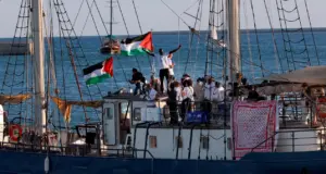 Έφοδος του ισραηλινού στρατού σε στολίσκο μει ανθρωπιστική βοήθεια προς τη Γάζα: Ισραηλινοί κομάντο συνέλαβαν ακτιβιστές