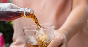 Αυτά τα αναψυκτικά βλάπτουν το ήπαρ – Και δεν είναι αυτά που νομίζετε