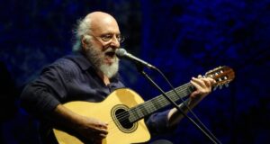 Πέθανε ο Διονύσης Σαββόπουλος – Ο «Νιόνιος» που τραγούδησε την Ελλάδα