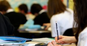 Πάφος: Μαθητής χτύπησε συμμαθητή του – Nτου από τον πατέρα στο σχολείο