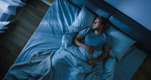 Αυτός είναι ο λόγος που ξυπνάμε κάθε βράδυ στις 3 τα χαράματα – Τι αποκαλύπτει η επιστήμη