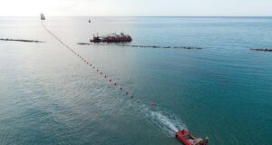 Τι είναι το υποθαλάσσιο καλώδιο BlueMed που «προσγειώθηκε» στην Κύπρο – Και η στρατηγική του αξία