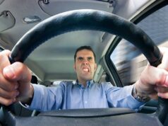 Οδήγηση: Γιατί θυμώνουμε στο τιμόνι και πώς μπορούμε να προλάβουμε την «οδική οργή» – Ένας ψυχίατρος εξηγεί