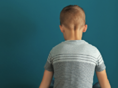 Αυτισμός: Γιατί κάποια άτομα δυσκολεύονται να μιλήσουν – Οι εναλλακτικοί τρόποι επικοινωνίας