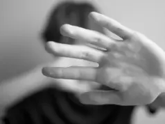 Σοκ με τον θείο που ασελγούσε στα ανίψια του – Πώς μια κίνηση του 4χρονου στο οικογενειακό τραπέζι αποκάλυψε τη φρίκη