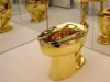 H χρυσή τουαλέτα του Maurizio Cattelan πουλήθηκε για $12,1 εκ. με μία προσφορά – Η μπανάνα ήταν μόνο η αρχή