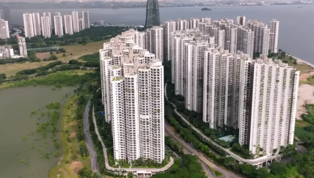 poli-fantasma-malaysia.jpg (1)