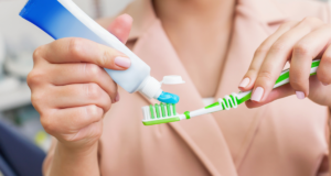 Γιατί το να βουρτσίζουμε τα δόντια μας δύο φορές την ημέρα δεν είναι πάντα το καλύτερο