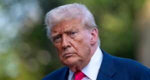 Ο Ντόναλντ Τραμπ υπέγραψε τον νόμο για τη δημοσιοποίηση του φακέλου Επστάιν