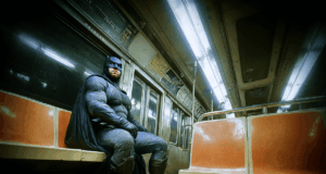 Τι είναι το «φαινόμενο Μπάτμαν» – Πώς ένας σούπερ ήρωας αλλάζει τη συμπεριφορά των επιβατών στο μετρό