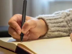 Τι σημαίνει όταν κάποιος αναμειγνύει μικρά και κεφαλαία γράμματα όταν γράφει