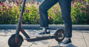 Οδηγός πατινιού παρέσυρε γυναίκα και νήπιο στη Λεμεσό – Εγκατέλειψε τη σκηνή