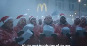 «Είναι ό,τι πιο φρικτό έχω δει»: Σάλος για τη χριστουγεννιάτικη διαφήμιση με ΑΙ της McDonald’s Ολλανδίας που τελικά αποσύρθηκε