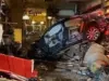 Βίντεο σοκ: Αυτοκίνητο πέφτει με μεγάλη ταχύτητα σε καφετέρια -90 ετών ο οδηγός