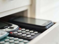 Γιατί το να κρατάς το παλιό σου τηλέφωνο σε ένα συρτάρι είναι πολύ κακή ιδέα