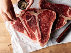 Από ribeye μέχρι σπαλομπριζόλα: 6 δημοφιλείς κοπές κρέατος και πώς τις μαγειρεύουμε