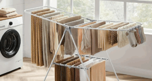 Βρέχει και χρειάζεται να στεγνώσετε τα ρούχα σας; Να ένα κόλπο για να το κάνετε γρήγορα