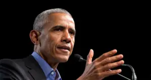 Ο Ομπάμα σπεύδει να σβήσει τις φωτιές που άναψε με δήλωση για τους… εξωγήινους