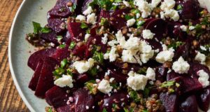 Το κατακόκκινο υπερτρόφιμο που στηρίζει καρδιά, έντερο και αντοχή – Και υπάρχει ήδη στην κουζίνα μας