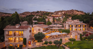 Καθαρά Δευτέρα δίπλα στη θάλασσα στο Columbia Beach Resort