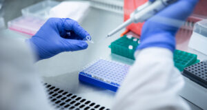 Ανακάλυψη: Το υλικό που μιμείται το δέρμα και επουλώνει τραύματα σε 4 ώρες