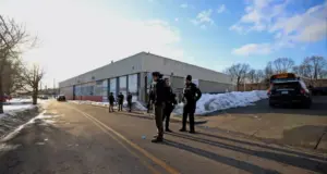 ΗΠΑ: Τρεις νεκροί και τρεις σε κρίσιμη κατάσταση από πυροβολισμούς σε σχολικό αγώνα χόκεϊ – Ο δράστης σκότωσε τη σύζυγο και δύο παιδιά του