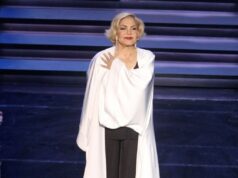 «Αντίο μάνα»: Σύσσωμο το ελληνικό τραγούδι αποχαιρετά τη Μαρινέλλα – Συγκινητικές αναρτήσεις