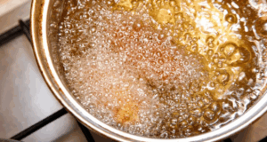 Γιατί το λάδι αφρίζει στο τηγάνι; Το σημάδι που δεν πρέπει να αγνοούμε