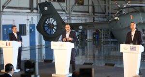 Οποιος επιτίθεται στην Κύπρο, επιτίθεται στην Ευρώπη: Οι δηλώσεις Μητσοτάκη – Μακρόν – Χριστοδουλίδη μετά την τριμερή