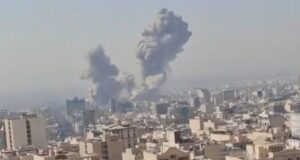 Με νέα πυραυλικά χτυπήματα απειλεί ο υπουργός Εξωτερικών του Ιράν