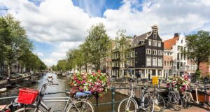 Γιατί τα παιδιά στην Ολλανδία θεωρούνται πιο ευτυχισμένα – Το μοντέλο της χώρας για την παιδική ευημερία