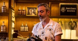 Από μπάρμαν έγινε εκατομμυριούχους πουλώντας παγάκια