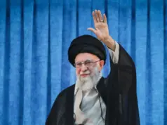 Πώς ο Χαμενεΐ κατάφερε να μείνει στην εξουσία για σχεδόν 40 χρόνια: Τα φτωχικά παιδικά χρόνια και η καταπίεση στις γυναίκες