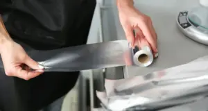 Aλουμινόχαρτο: Ποια πλευρά να βάλουμε στα τρόφιμα – Είναι τελικά μύθος;