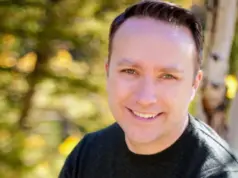 Πώς ένας άστεγος 19χρονος κατάφερε να ιδρύσει τη δική του εταιρεία marketing και να αλλάξει τη ζωή του