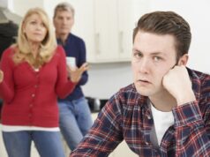 Μέχρι πότε οι γονείς πρέπει να στηρίζουν οικονομικά τα παιδιά τους;