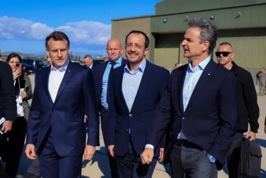 Διορθώνει τον Μακρόν ο Πάλμας: Η Κύπρος δεν δέχθηκε επιθέσεις από πυραύλους