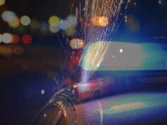 Πυροβολούσε στον αέρα και απειλούσε νεαρούς που πετούσαν κροτίδες σε εκκλησία