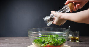 Έπεσε πολύ πιπέρι στο φαγητό; Δείτε πώς θα το «σώσετε»