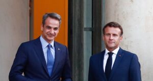 Στην Κύπρο σήμερα εκτάκτως Μακρόν και Μητσοτάκης