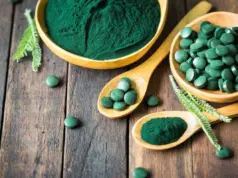 Σπιρουλίνα: Πόσο ωφελεί τον οργανισμό και γιατί αξίζει να εντάξουμε τον «μπλε latte» στις συνήθειές μας;