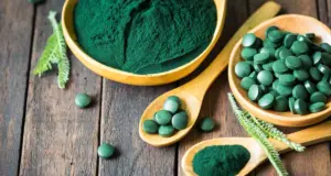 Σπιρουλίνα: Πόσο ωφελεί τον οργανισμό και γιατί αξίζει να εντάξουμε τον «μπλε latte» στις συνήθειές μας;