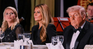 Χάος στο δείπνο των ανταποκριτών του Λευκού Οίκου – Έπεσαν πυροβολισμοί, απομακρύνθηκε ο Τραμπ