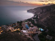 Columbia Beach Resort: Φωλιασμένο σε έναν ειδυλλιακό κόλπο υπόσχεται χαλάρωση και γαστρονομία σε απόλυτη αρμονία