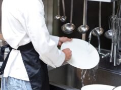 “Εξαφανιστηκαν” οι λαντζερηδες – Η λάντζα παραμένει μία από τις πιο απαιτητικές θέσεις στην εστίαση