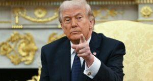 Οι πυροβολισμοί «δεν θα με αποτρέψουν» από τον πόλεμο με το Ιράν, λέει ο Τραμπ