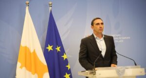 Παραχώρηση τίτλων ιδιοκτησίας σε δικαιούχους οικιστικών μονάδων με παρατυπίες σε κυβερνητικούς οικισμού