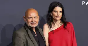 Νέα εμφάνιση της Αθηνάς Ωνάση: Με ολόσωμη κατακόκκινη φόρμα τύπου «Αλαντίν»