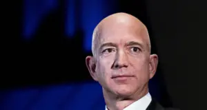 Τζεφ Μπέζος: Τα προβλήματα ενός δισεκατομμυριούχου – Το mega yacht που δεν χωράει, το ελικόπτερο και το υποβρύχιο