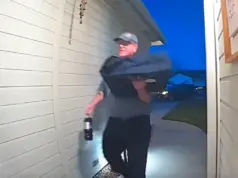 Viral στις ΗΠΑ το βίντεο με την κίνηση ενός 68χρονου ντελιβερά που του έφερε φιλοδωρήματα $40.000